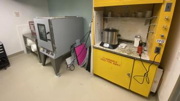 Oven and safety cabinet